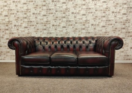 Beau canapé 3pl en cuir rouge antique (Réf: 701) – VENDU